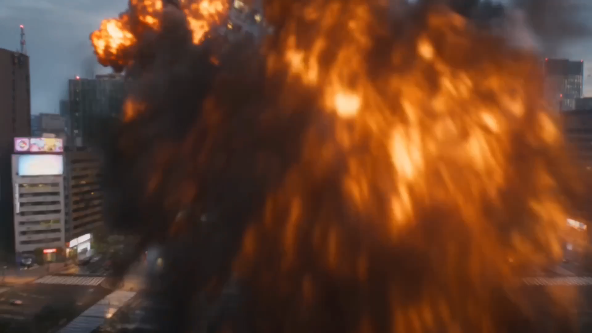 爆炸画面衔接
